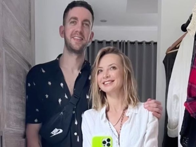 Зірка «Кварталу» Ірина Сопонару похвалилася різдвяним подарунком від нареченого-британця