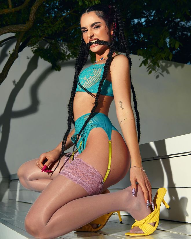 Аня Трінчер