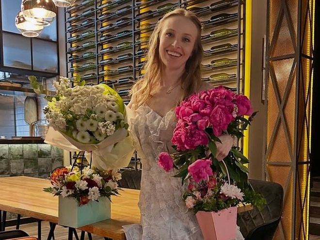 У мінісукні та з найближчими людьми: Анна Сагайдачна показала, як відсвяткувала 36-річчя