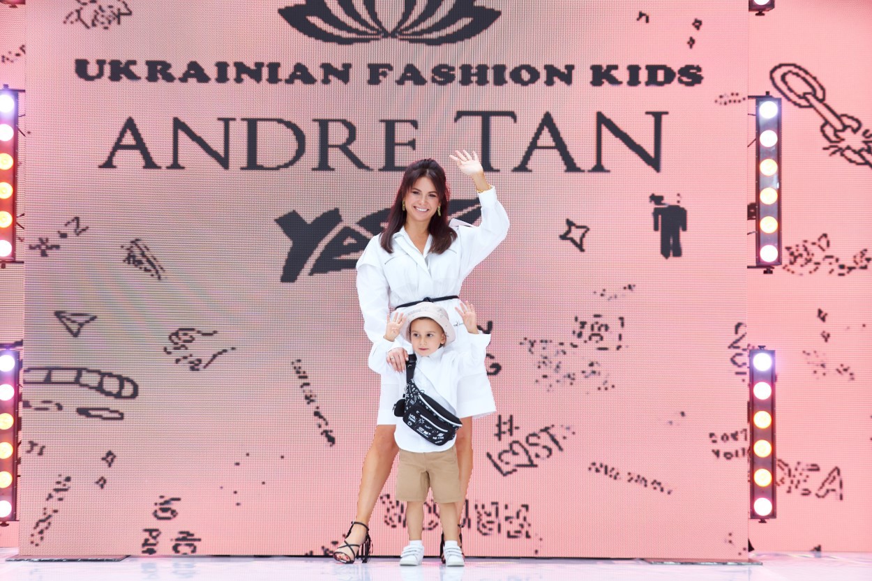 Показ коллекции YES by Andre TAN