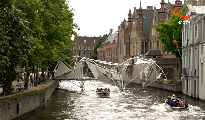 Мост, который целуется – must see место Брюгге