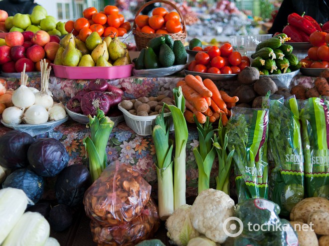 Житній ринок фрукти і овочі