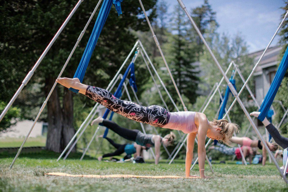 Карли Клосс стала лицом осенне-зимней коллекции Stella McCartney х Adidas