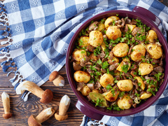 Блюда из молодой картошки: три вкусных рецепта