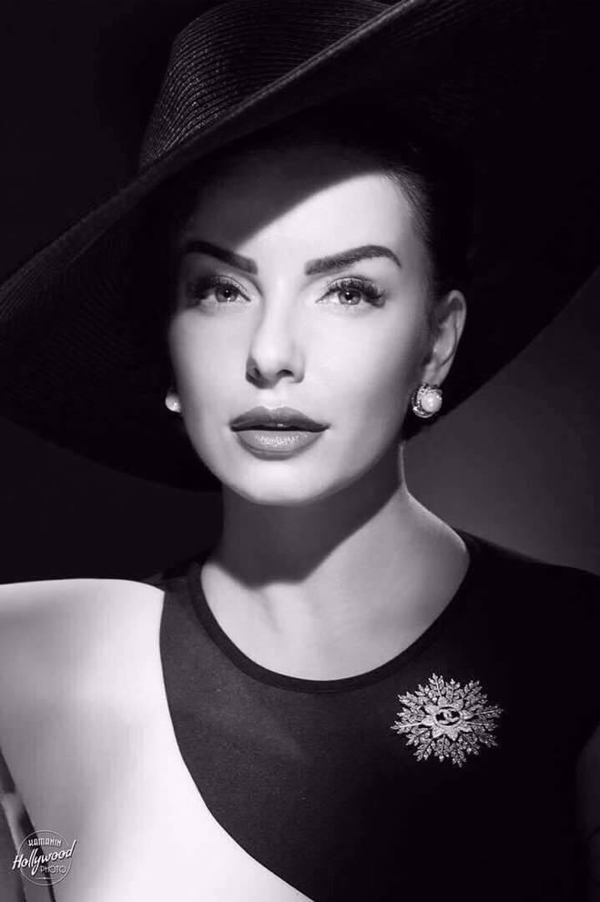 "Яскравість у відтінках сірого": Юля Волкова