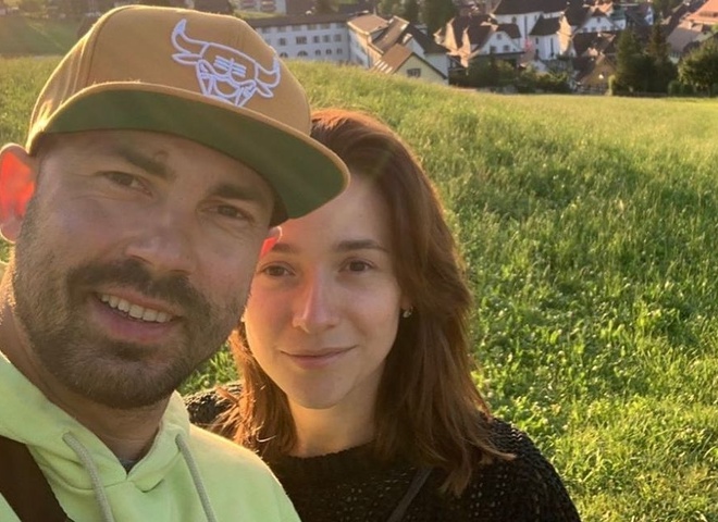 Андрій Бєдняков привітав дружину з 39-річчям та показав її фото