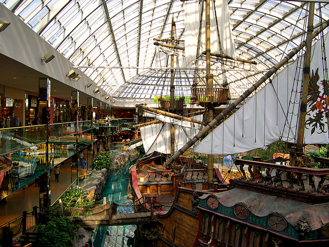 5 удивительных шопинг-центров мира: West Edmonton Mall, Альберта, Канада