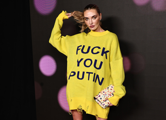 Аліну Байкову в антипутінському вбранні «вигнали» з Каннського кінофестивалю: як модель прокоментувала скандал