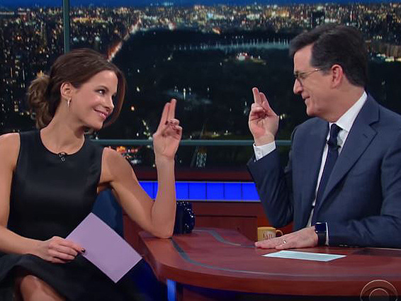 Кейт Бекинсейл преподает русский язык на телевизионном шоу