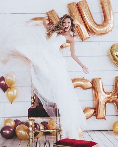 Тодоренко у весільній сукні