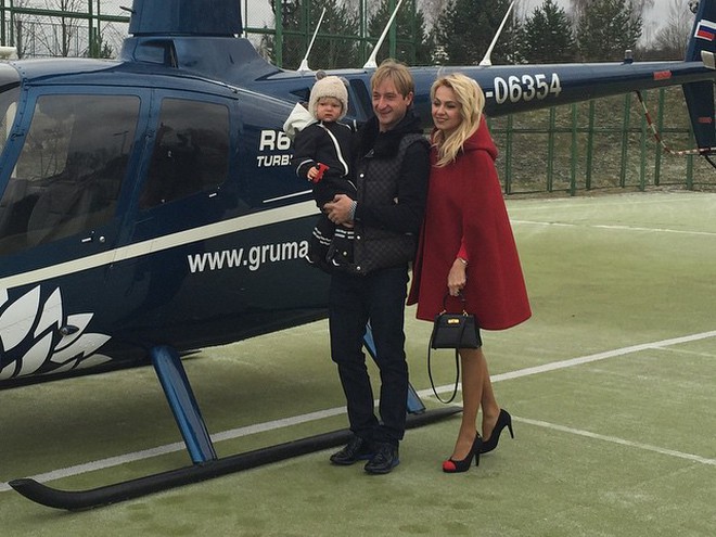 Яна Рудковская с семьей