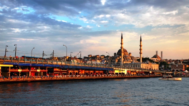 Тури на Новий рік 2017, Туреччина: дайвінг, новорічний круїз і столик на мосту