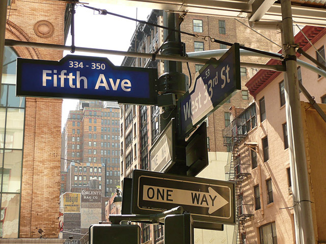 5 лучших шопинг-авеню: Fifth Ave,  Нью-Йорк