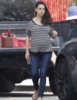 Стиль беременной Милы Кунис: повседневные образы актрисы