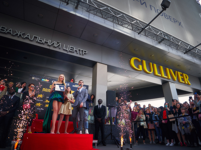 Оля Полякова отримала іменну зірку на Площі слави