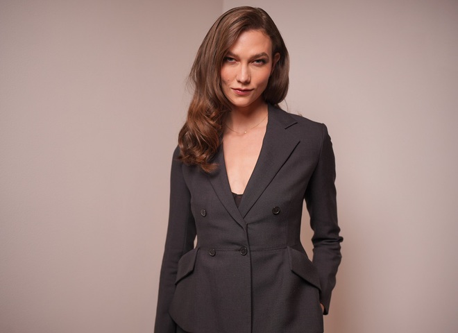 Супермодель Карлі Клос стала багатодітною мамою