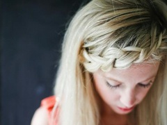 Швидкі зачіски: коса з чубчика