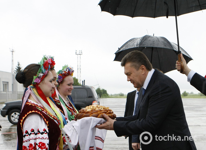 Янукович сказав, що економіку зіпсувала погода