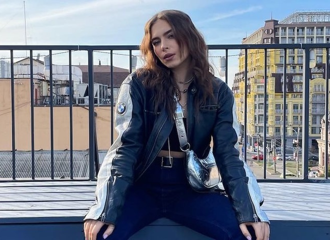 Дочка Кравець продемонструвала фігуру у бікіні під час відпочинку на річці