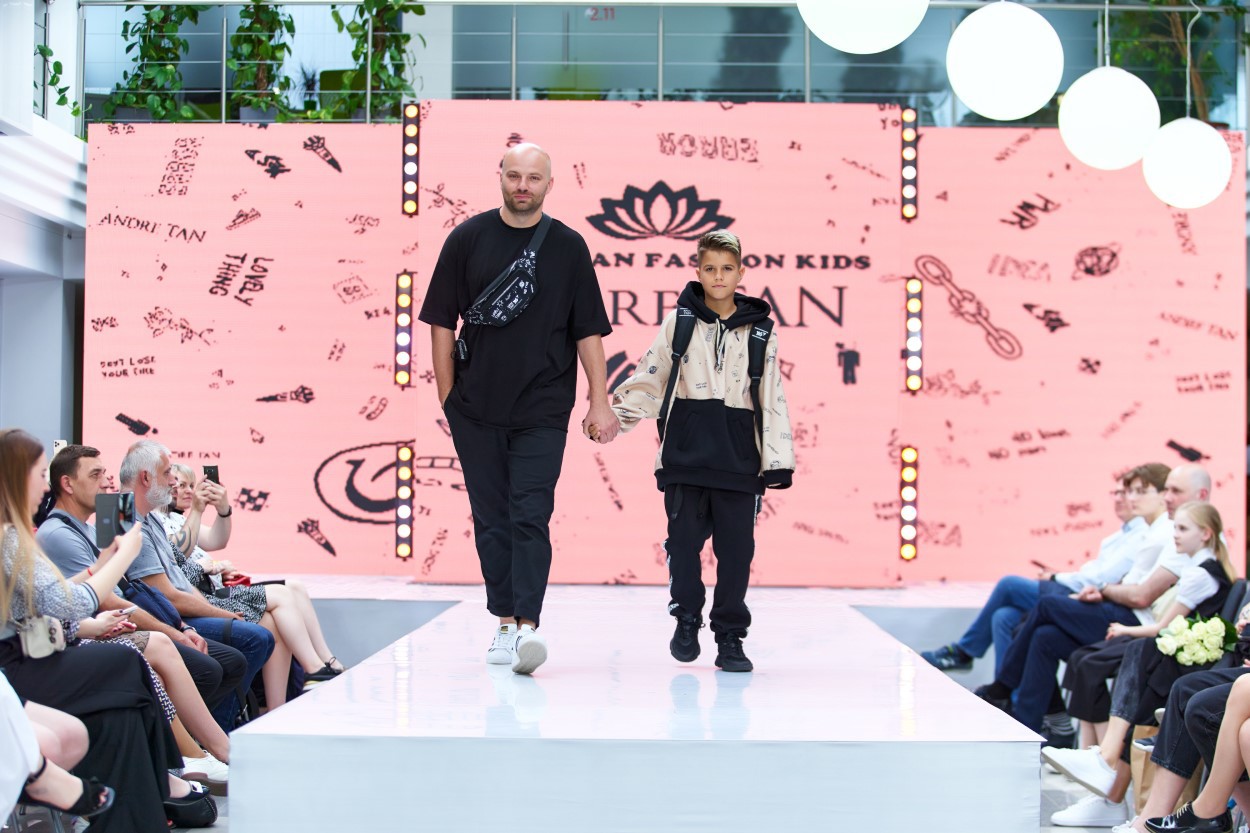 Показ коллекции YES by Andre TAN