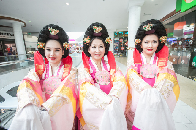 Сети корейской косметики Isei 3 года: яркий праздник в ТРК Проспект для любимых клиентов