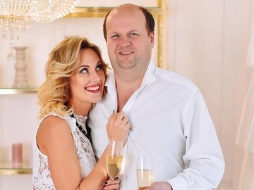 Бронюк відсвяткував 18-ту річницю шлюбу з дружиною та показав архівні фото з весілля