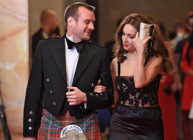 Френсис Метью пришел на Юну в юбке