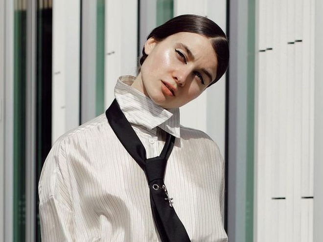 Jerry Heil у розкішній сукні засвітилася на червоній доріжці у Каннах