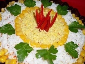 Слоеный салат с курицей и корейской морковью Слоеный салат с курицей и корейской морковью