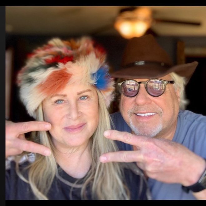 Сестра Шэрон Стоун Келли с мужем