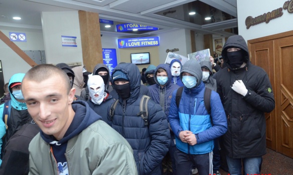 Официально: в Хмельницком протестующие сорвали концерт Потапа и Насти