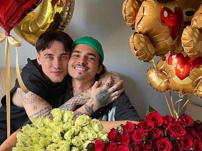 Блогер Машуковський освідчився своєму бойфренду на вершині Говерли — відео