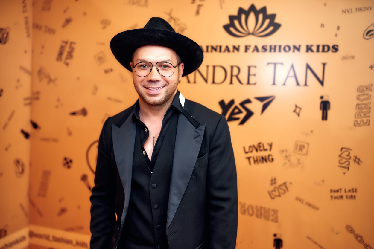 Показ коллекции YES by Andre TAN