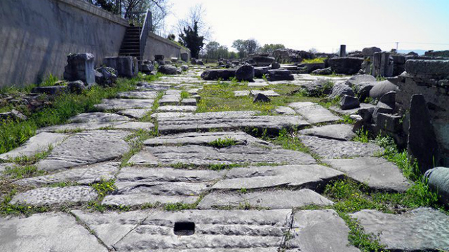Пам'ятки Албанії: бетонні бункери, стародавні пам'ятники і похмурі легенди