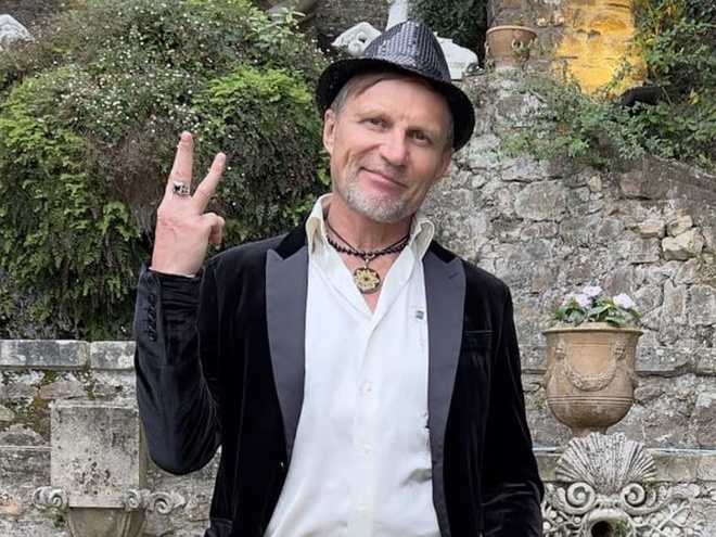 Скрипка поскандалив із журналісткою після питання про зради дружині