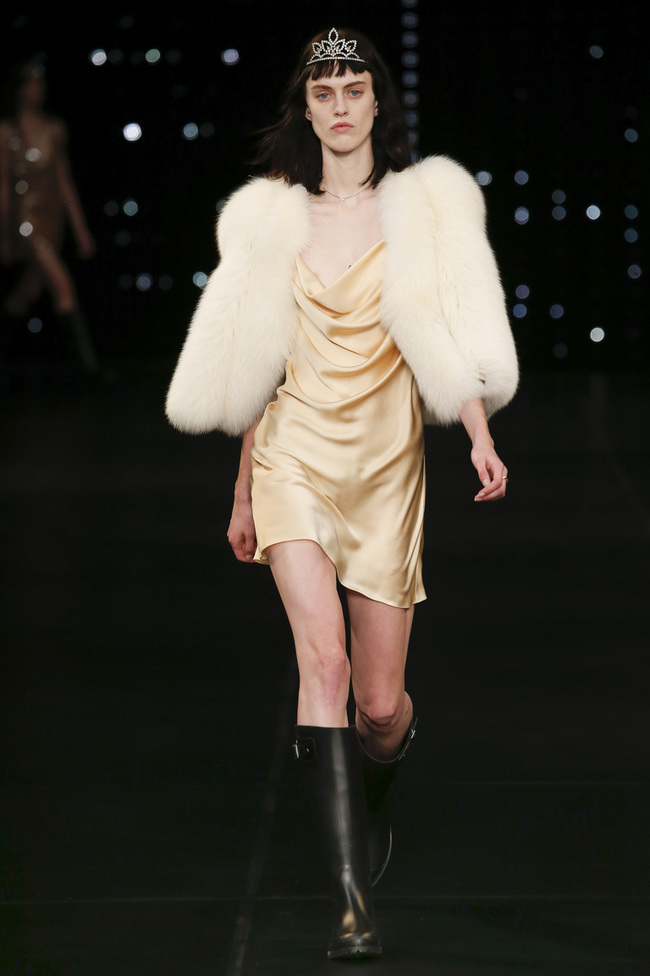 Що носити влітку: Saint Laurent