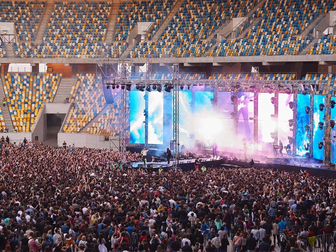 Антитіла в стадионном туре Hello