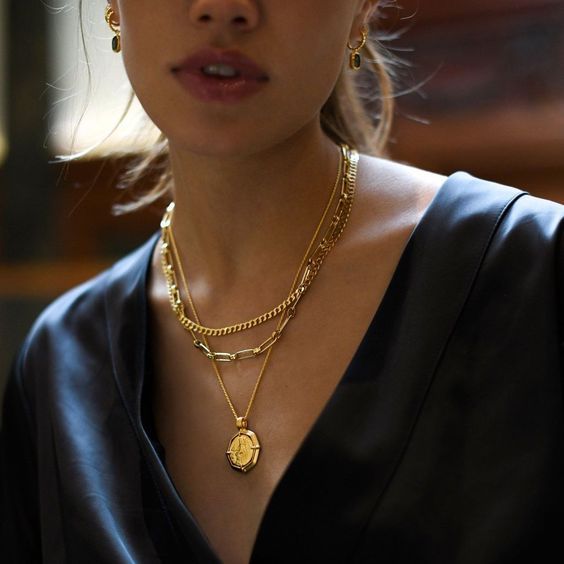 Многослойные украшения на шею — тренд весенне-летнего сезона