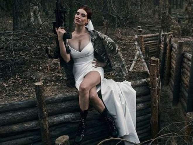 Через рік після весілля: снайперка Євгенія Емеральд офіційно оголосила про розлучення