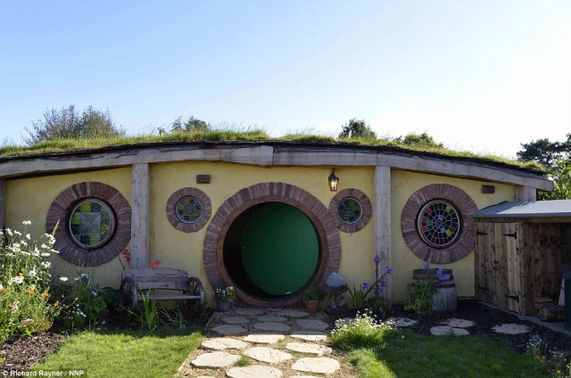 Домик хоббитов за 215 тыс. долларов в неделю