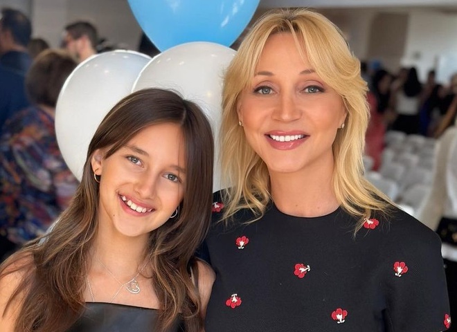 "Тут надають чимало значення": Орбакайте показала свою дочку-випускницю в США