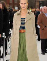 Как и с чем носить женский тренч