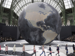 10 впечатляющих декораций подиума Chanel