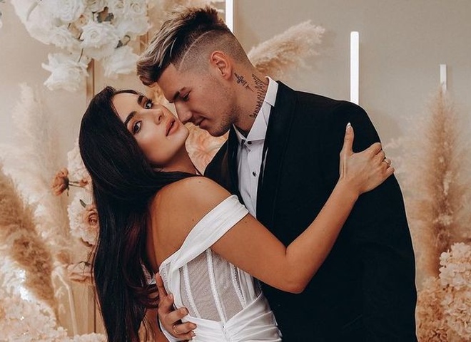 Анна Трінчер гнівно відповіла блогеру та ЗМІ, які поширили чутки про її розлучення