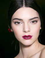 Бьюти-тренд весны: эффект недокрашенных губ Бьюти-тренд весны: эффект недокрашенных губ