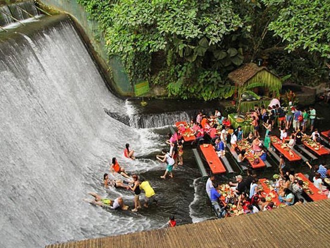 10 самых оригинальных ресторанов мира: Labassin Waterfall Restaurant. Сан-Пабло, Филиппины
