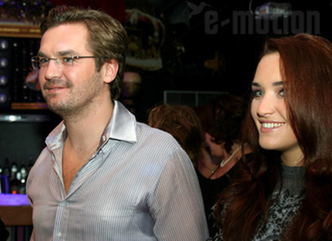 Мурат делает вид, что рад всех видеть