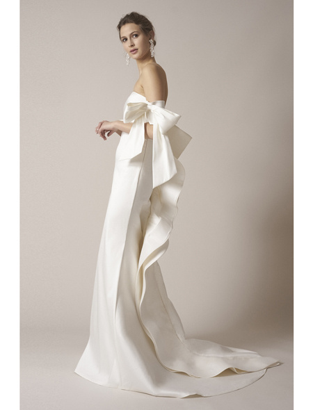 Свадебное платье с бантом