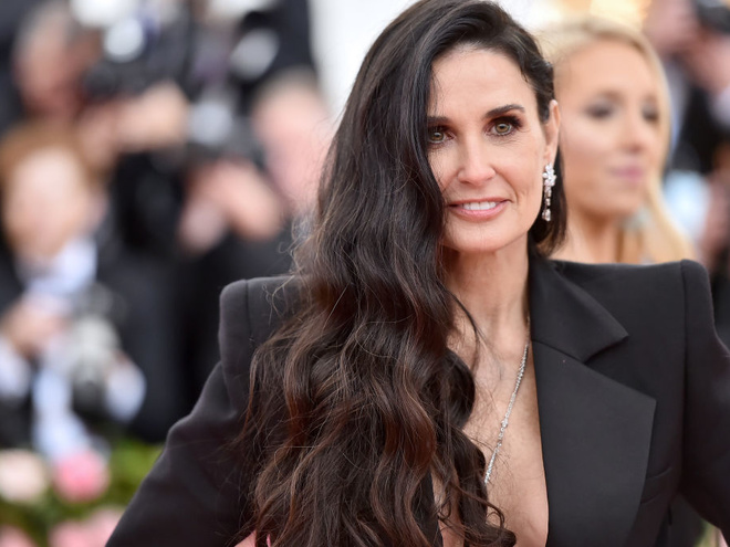 Демі Мур запостила зворушливе фото з новонародженою онукою