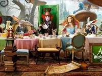 Алиса в Зазеркалье